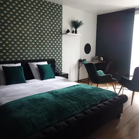 Les Precieuses Bed and Breakfast
