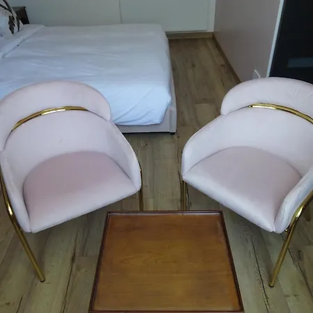 Les Precieuses Bed & Breakfast